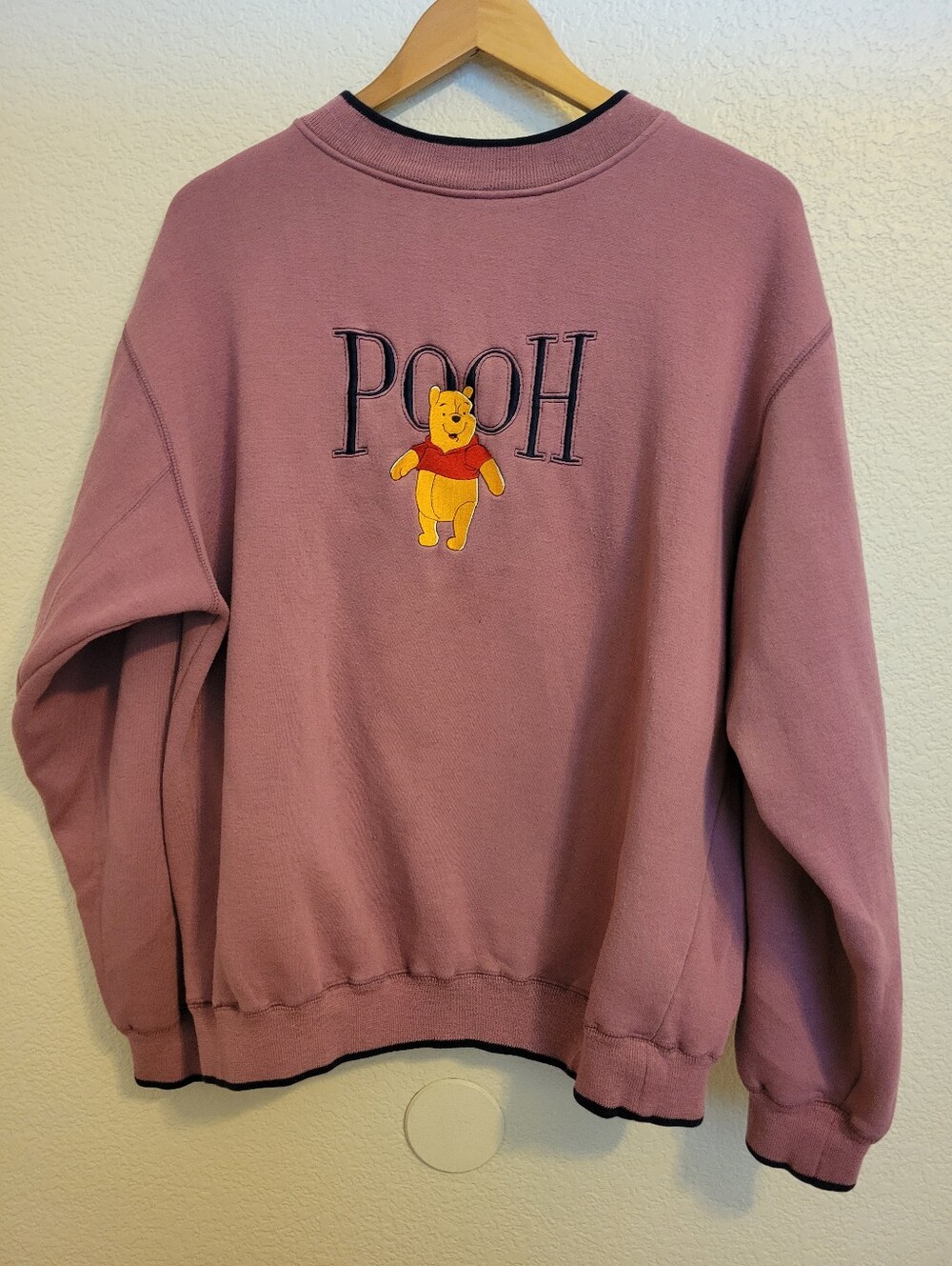 VNT Unisex Pooh Embroidered Mauve Sweatshirt - Cozy Pullover No Size Tag XL